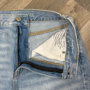 American Eagle Mom Jeans Women 6 Blue High Rise Straight Leg‎ Distressed Knee thumbnail 7