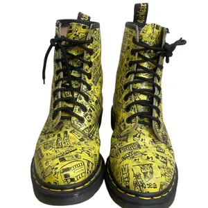 Dr Martens 1460 Yellow London Sketch Print Boots Made in England Womens 6 USA thumbnail 2