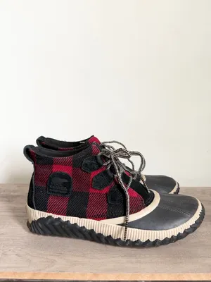 SOREL Out N About Duck Boot Red Black Buffalo Plaid Size NL3403 9.5 thumbnail 3
