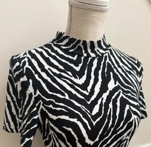 Zebra Pint Dress Multiple Size M thumbnail 3