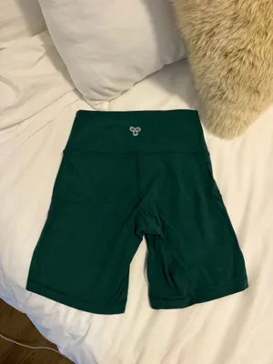 Aritzia TnAction TNABUTTER™ ATMOSPHERE HI-RISE 7" SHORT thumbnail 4