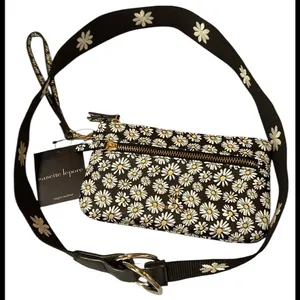 Daisys! Nanette Lepore Vegan Wristlet NWT, Daisy Belt thumbnail 1
