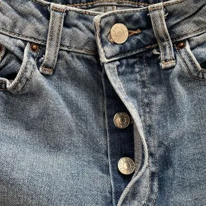 Topshop Moto Distressed Ripped Raw Hem Light Blue Y2K Jeans, size 26x30” thumbnail 4