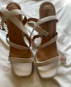 White high heels Size 8.5 thumbnail 1