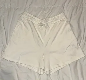 ZARA white shorts  thumbnail 1