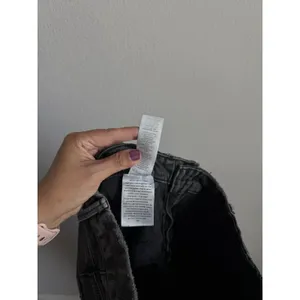 Good American Good‎ 90s Chic Relaxed Jeans Washed Black Single Knee Slash 2/26 thumbnail 12