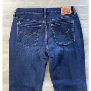 Levis 505 Women's Size 8 Straight Leg Mid Rise Dark Wash Stretch Denim Jeans thumbnail 7
