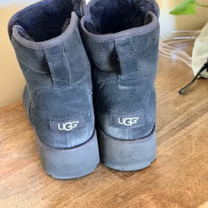 UGG Amie Suede Wedge Ankle Boots Shearling Lined Womens 8 Casual Chic Minimalist thumbnail 5
