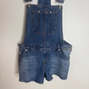Tinseltown Denim Shortalls Women's Frayed Hem Blue Overalls Size S thumbnail 3
