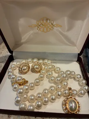 Vintage Roman pearl earrings and necklace set comes in vintage box thumbnail 1