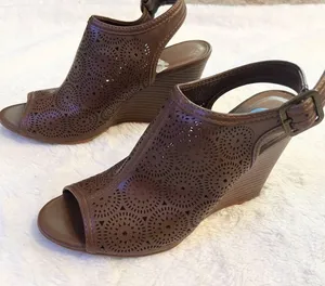 Jasmin Brown Faux Leather Cut Out Ankle Strap Wedges Size 6 thumbnail 9