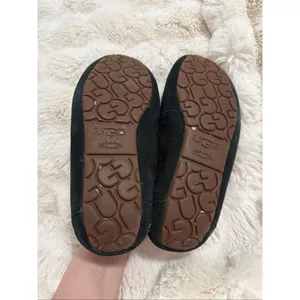 Women's 9 Ugg Ansley Black Suede Leather Slippers Moccasin Shearling Fur Lined thumbnail 5