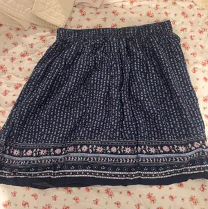 Abercrombie Navy Floral Border Elastic-Waist Skirt thumbnail 1