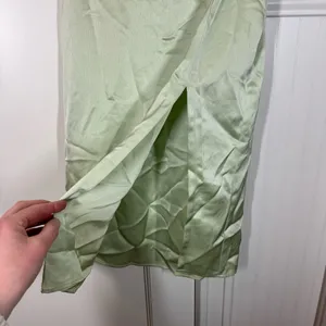 Abercrombie & Fitch Light Green Midi Satin Skirt with Slit‎ Size XXSP thumbnail 3