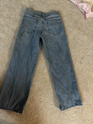 Hollister Low-Rise Baggy Jeans thumbnail 4
