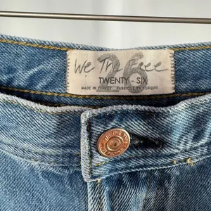 Free People Distressed Mid Rise Maggie Straight Leg Jeans in Blue Size 26‎ thumbnail 9