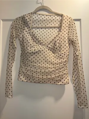 Abercrombie & Fitch Cream Long-Sleeve Polka Dot V-Neck Top thumbnail 1