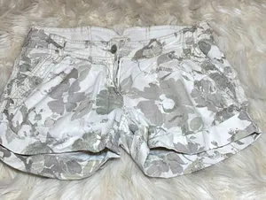 Miss Me Vintage Floral Linen Rayon Blend Cargo Shorts Size Small thumbnail 1