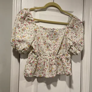 Wild Fable Eyelet Floral Puff Sleeve Crop Top Elastic Waist Square Neck Size M thumbnail 7