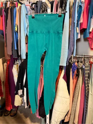 NWOT XS/s free people High-Rise 7/8 Length Good Karma Leggings endzone? No logo thumbnail 6