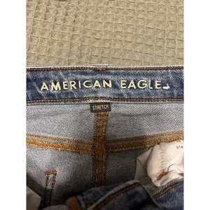 American Eagle Jeans Women 00 Mom Jean Hi-Rise Distressed Whiskered Denim Pants thumbnail 6