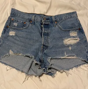Levi’s Original 501 Shorts in Medium Wash thumbnail 1