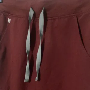 Figs Zamora Jogger Style Scrub Pants Women’s Size XS, 5 Pockets Wine Color thumbnail 5