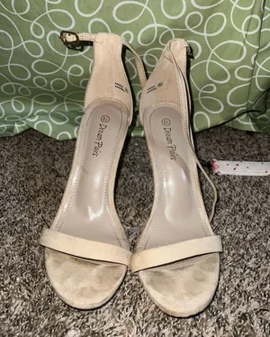 Tan Heels Size 8.5 thumbnail 1