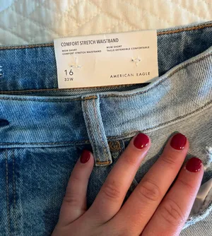 American Eagle Comfort Stretch Waistband Mom Denim Shorts thumbnail 4