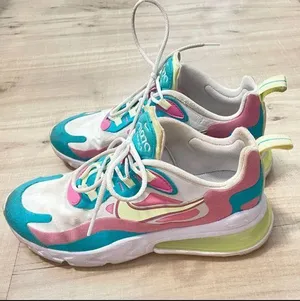Nike React 270 Shoes thumbnail 1