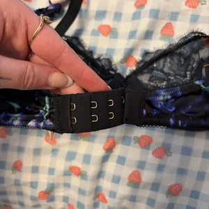 Victoria's Secret Bra thumbnail 2