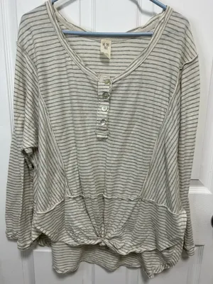 We The Free People Top Free Long Sleeve size M white and Grey thumbnail 2