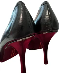 Chinese Laundry Black Pumps Size 8 - PEELED LEATHER IN BACK thumbnail 3