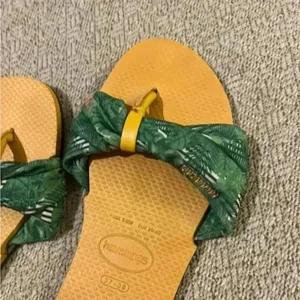 Havaianas Tropical Print Bow Slide Sandals‎ with Yellow Sole Summer Beach Flip Flops thumbnail 5