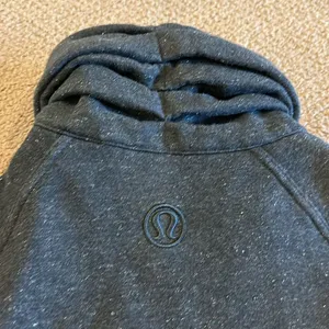 Lululemon Women’s Grey Glitter Cuddle Up Jacket/Sweatshirt Zip-up, Size 8 thumbnail 7