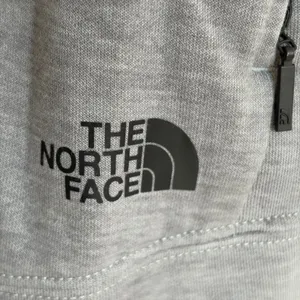 The North Face Womens Heather Grey Sleeveless Full Zip Hoodie Vest Size M‎ thumbnail 3