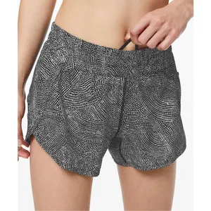 ✨Lululemon Tracker Sz 8 Short V *4"✨ thumbnail 3