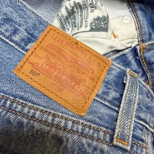 💙✨ Levi’s 501 Distressed‎ Button-Fly Jeans W25 L26 ✨💙 thumbnail 4