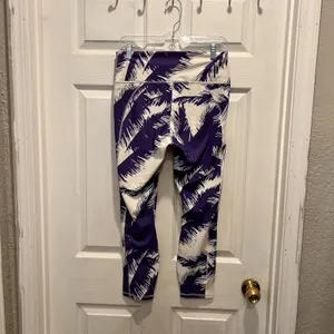 Fabletics‎ PureLuxe High Waisted Palm Leaf Print 7/8 Leggings Purple White L thumbnail 4