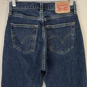 Levi's 501 Curve Jeans Women's 25 Mild Salsa 32 Dark Wash‎ Blue Denim Button Fly thumbnail 7