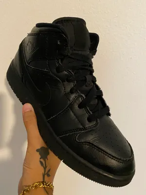 Jordan Air  1 Mid GS ‘Deep Black’ thumbnail 2