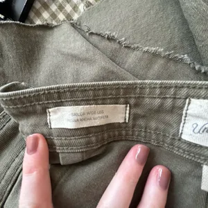 Universal Threads olive Green Wide Leg Pants thumbnail 2