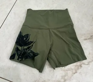 FLAWED Lululemon Green Floral Shorts Size 0 thumbnail 1