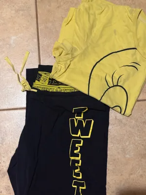 SOLD! Looney Tunes Tweety pajamas Super Soft. Just adorable thumbnail 3