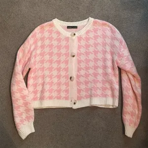 Pink Houndstooth Long Sleeve Cropped Cardigan Sweater thumbnail 1