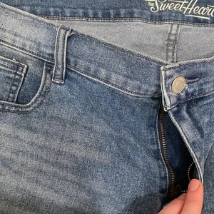 Old Navy The Sweetheart Medium Wash Jean Shorts thumbnail 3