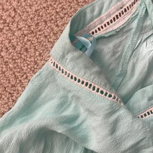 Mika & Gala Scalloped Cropped Eyelet Tank Top Blouse Aquamarine Teal Size 10 EUC thumbnail 6