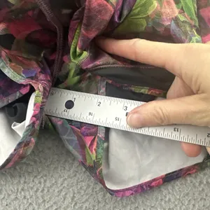 Lululemon Hotty Hot Low Rise Shorts 2.5" Vivid Floral Athletic Gym Women's‎ 4 thumbnail 8