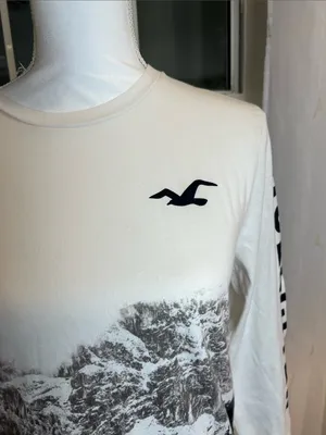 Hollister Cream & Black Mountain Tree Graphic Long-Sleeve Tee size XS. thumbnail 2