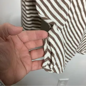 Red BKE‎ striped v-neck top size large thumbnail 3